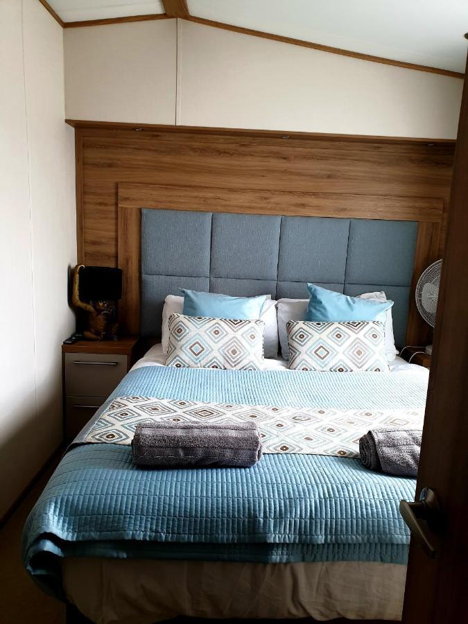 Luxury Tattersall Lakes Hot Tub Staycation 6 Berth Luxury Caravan Tattershall Dış mekan fotoğraf